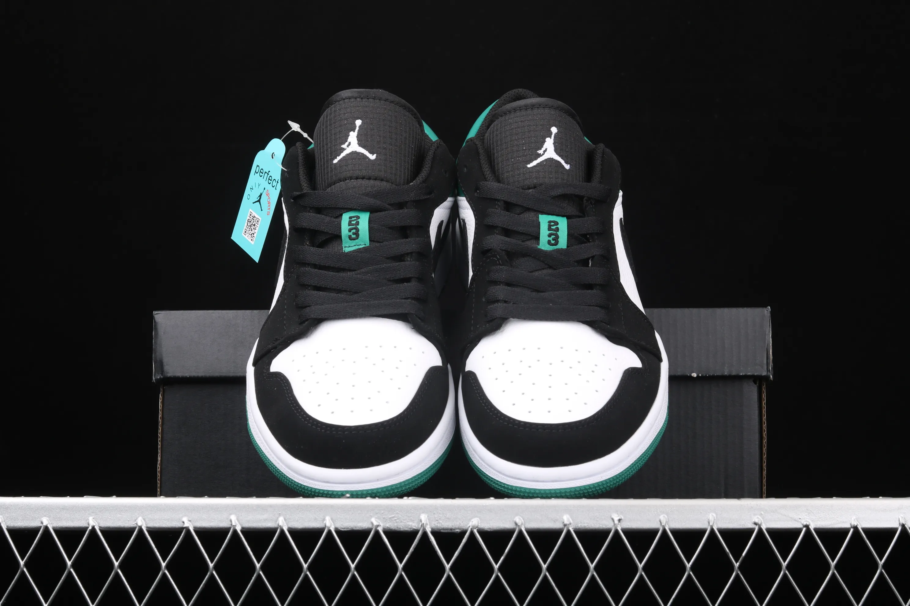All Categories Air Jordan Jordan Series Basketball Shoes Air Jordan 1 Low New Version Air Jordan 1 Low AJ1 Joe 1 Low Top Leather Black Green Toe 553558-113